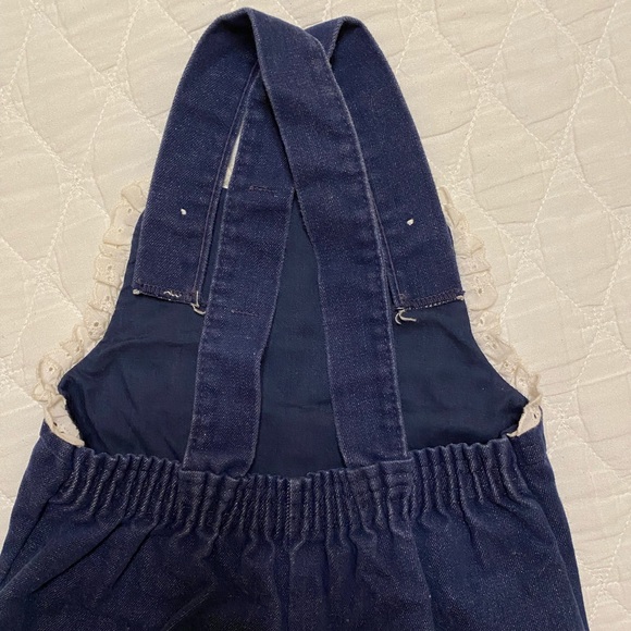 Vintage Girls 12 Month Dark Denim Eyelet Overall Shorts Romper Pocket Ruffle 80s - Picture 10 of 11